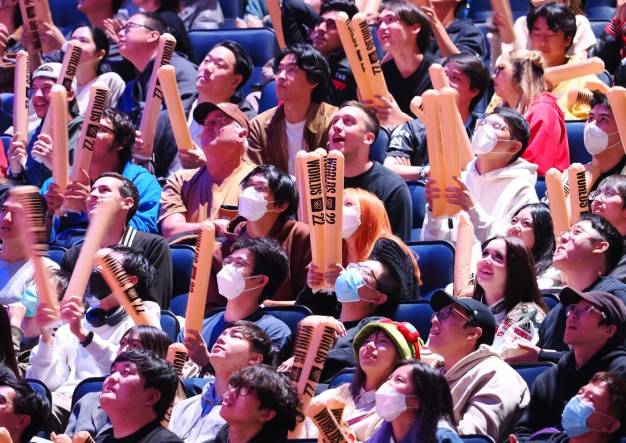 Nov 5, 2022; San Francisco, California, USA; Fans bang thunder sticks during the League of Legends World Championships between T1 and DRX at Chase Center. Mandatory Credit: Kelley L Cox-USA TODAY Sports