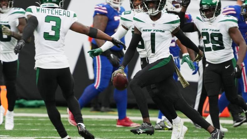 All-Pro cornerback Sauce Gardner intercepted a Josh Allen pass in the second half during a NY Jets 20-17 win over the Buffalo Bills as the two teams met in an AFC East game played at MetLife Stadium in East Rutherford, NJ on November 6 2022.

The New York Jets Host The Buffalo Bills In An Afc East Game Played At Metlife Stadium In East Rutherford Nj On November 6 2022