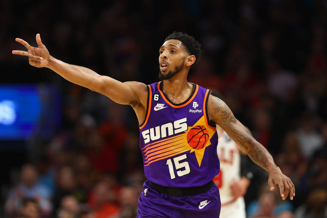 Nov 30, 2022; Phoenix, Arizona, USA; Phoenix Suns guard Cameron Payne (15) reacts against the Chicago Bulls during the first half  at Footprint Center. Mandatory Credit: Mark J. Rebilas-USA TODAY Sports