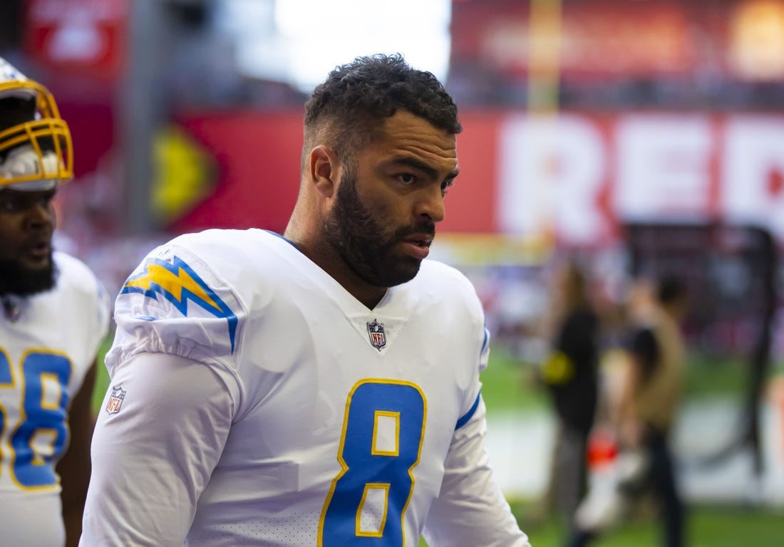 Nov 27, 2022; Glendale, Arizona, USA; Los Angeles Chargers linebacker Kyle Van Noy (8) against the Arizona Cardinals at State Farm Stadium. Mandatory Credit: Mark J. Rebilas-USA TODAY Sports