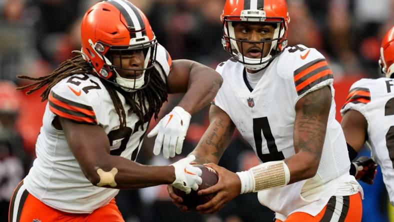 Dec 11, 2022; Cincinnati, Ohio, USA; Cleveland Browns quarterback Deshaun Watson (4) fakes a handoff to Cleveland Browns running back Kareem Hunt (27) in the fourth quarter during a Week 14 NFL game against the Cincinnati Bengals, Sunday, Dec. 11, 2022, at Paycor Stadium in Cincinnati. The Cincinnati Bengals won, 23-10. Mandatory Credit: Kareem Elgazzar-USA TODAY Sports