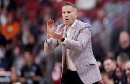 Mar 24, 2023; Louisville, KY, USA; Alabama Crimson Tide head coach Nate Oats during the first half of the NCAA tournament round of sixteen against the San Diego State Aztecs at KFC YUM! Center. Mandatory Credit: Jordan Prather-USA TODAY Sports