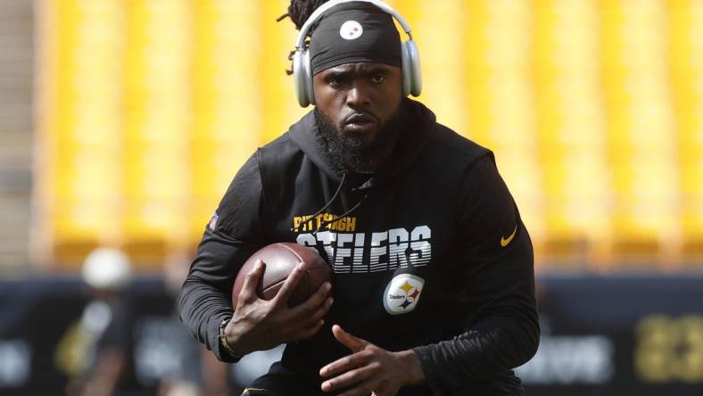 Aug 19, 2023; Pittsburgh, Pennsylvania, USA;  Pittsburgh Steelers wide receiver Diontae Johnson (18) warms up on the field prior to the game against the Buffalo Bills at Acrisure Stadium. Mandatory Credit: Charles LeClaire-USA TODAY Sports