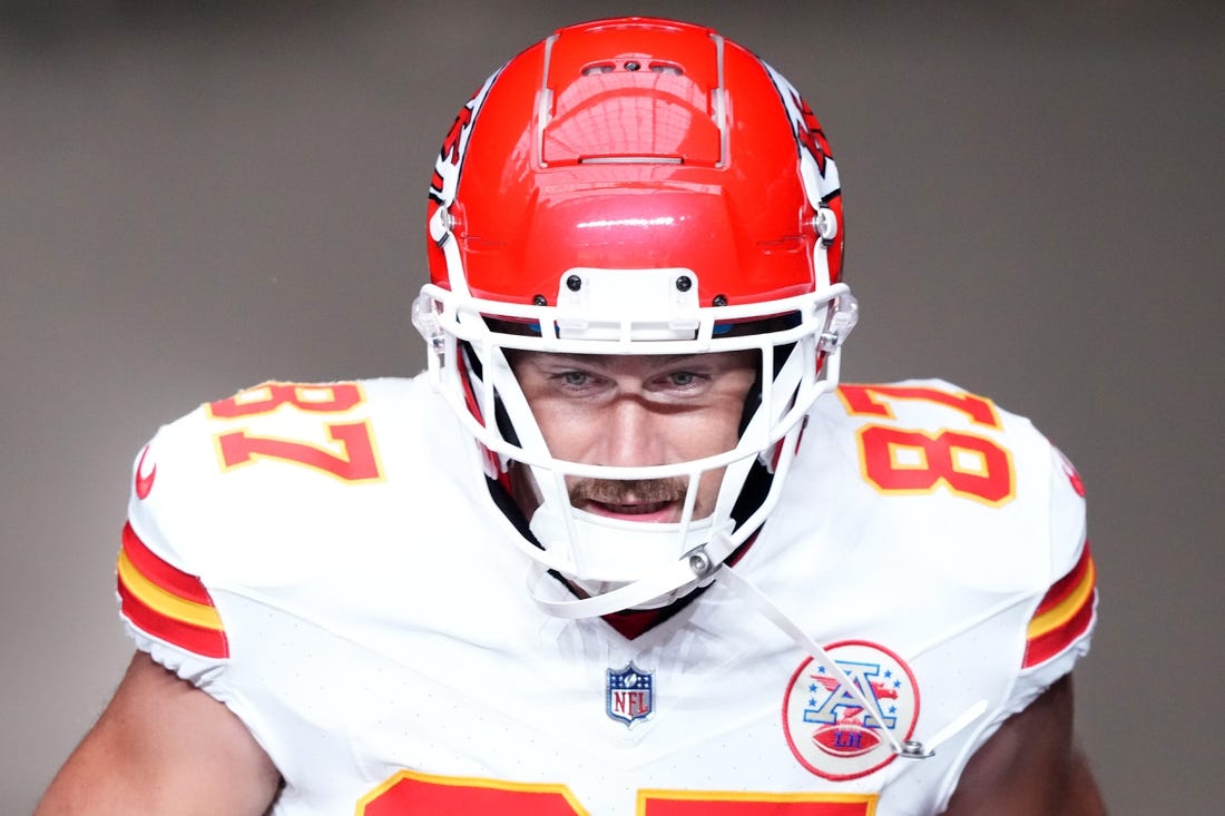 Aug 19, 2023; Glendale, Arizona, USA; Kansas City Chiefs tight end Travis Kelce (87) warms up prior to facing the Arizona Cardinals at State Farm Stadium. Mandatory Credit: Joe Camporeale-USA TODAY Sports