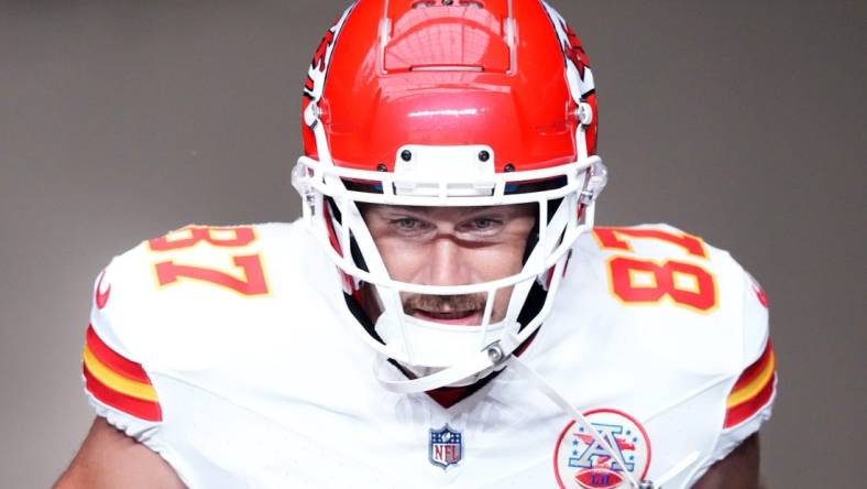 Aug 19, 2023; Glendale, Arizona, USA; Kansas City Chiefs tight end Travis Kelce (87) warms up prior to facing the Arizona Cardinals at State Farm Stadium. Mandatory Credit: Joe Camporeale-USA TODAY Sports