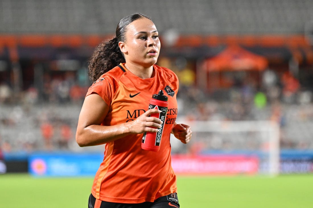 Aug 19, 2023; Houston, Texas, USA; Houston Dash forward Ebony Salmon (9) at the end of the first half against the Washington Spirit at Shell Energy Stadium. Mandatory Credit: Maria Lysaker-USA TODAY Sports