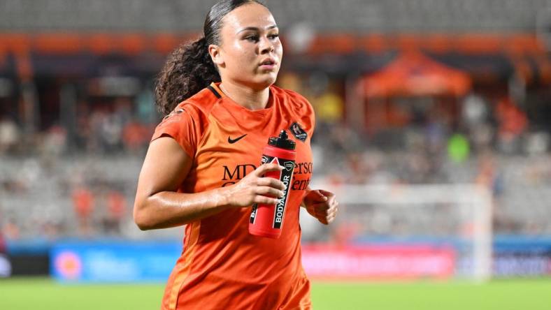 Aug 19, 2023; Houston, Texas, USA; Houston Dash forward Ebony Salmon (9) at the end of the first half against the Washington Spirit at Shell Energy Stadium. Mandatory Credit: Maria Lysaker-USA TODAY Sports