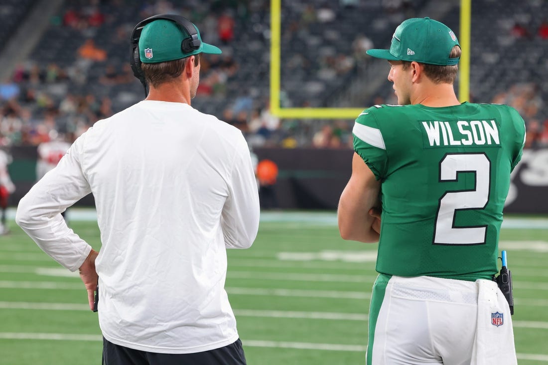 Jets' Aaron Rodgers receives credit from Zach Wilson on long