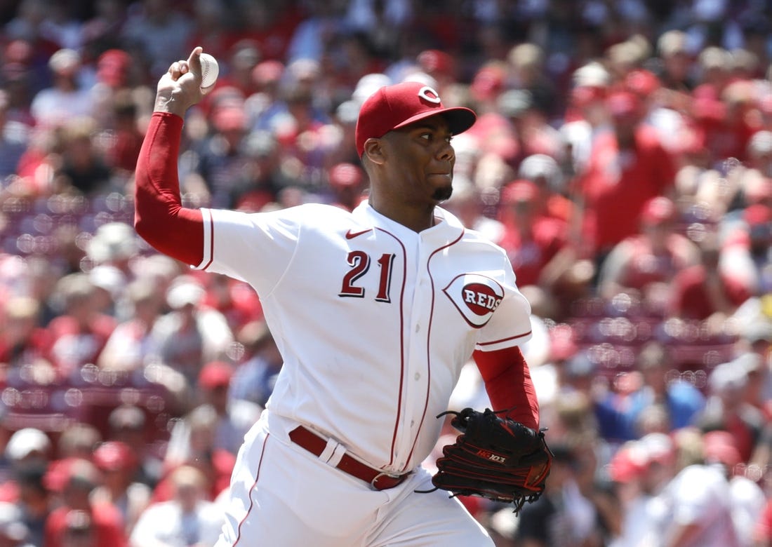 ST. LOUIS, MO - JUNE 11: Cincinnati Reds starting pitcher Hunter Greene  (21) delivers a pitch during an MLB game against the St. Louis Cardinals on  June 11, 2023 at Busch Stadium