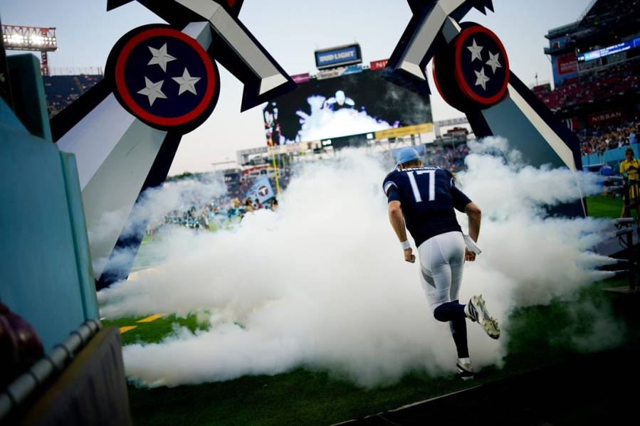 Titans sign 1st-rd pick OL Peter Skoronski, add DT Jaleel Johnson