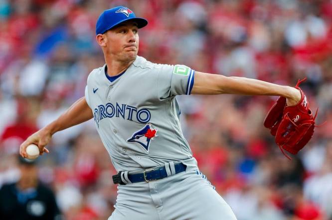 Aug 19, 2023; Cincinnati, Ohio, USA; Toronto Blue Jays starting pitcher Chris Bassitt (40) pitches against the Cincinnati Reds in the first inning at Great American Ball Park. Mandatory Credit: Katie Stratman-USA TODAY Sports