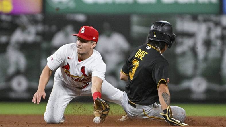 Sep 1, 2023; St. Louis, Missouri, USA;  Pittsburgh Pirates second baseman Ji Hwan Bae (3) steals second base as St. Louis Cardinals second baseman Tommy Edman (19) fields the throw during the tenth inning at Busch Stadium. Mandatory Credit: Jeff Curry-USA TODAY Sports