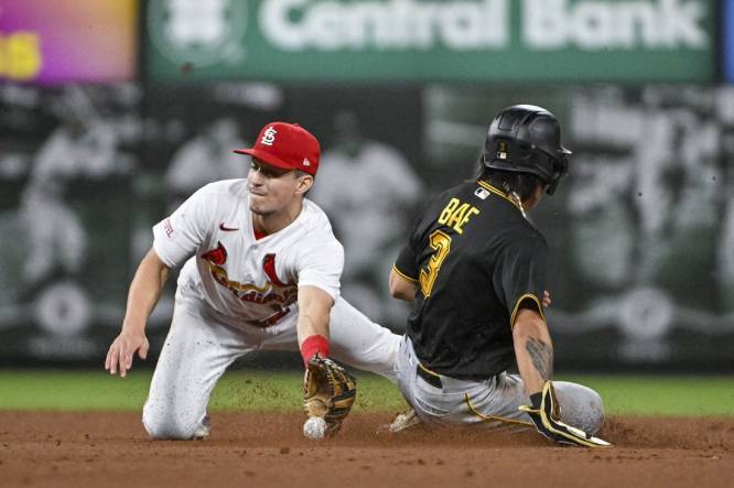 Sep 1, 2023; St. Louis, Missouri, USA;  Pittsburgh Pirates second baseman Ji Hwan Bae (3) steals second base as St. Louis Cardinals second baseman Tommy Edman (19) fields the throw during the tenth inning at Busch Stadium. Mandatory Credit: Jeff Curry-USA TODAY Sports