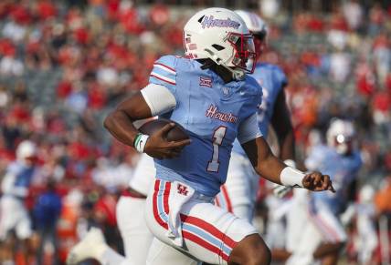 Sep 2, 2023; Houston, Texas, USA; Houston Cougars quarterback Donovan Smith (1) runs with the ball during the first quarter against the UTSA Roadrunners at TDECU Stadium. Mandatory Credit: Troy Taormina-USA TODAY Sports