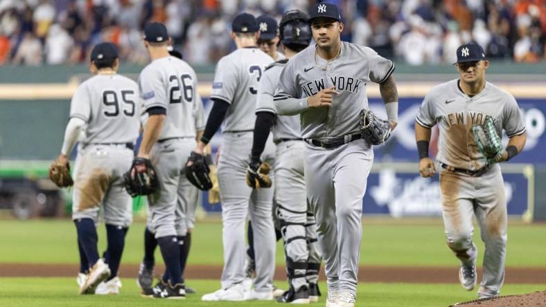 Sep 2, 2023; Houston, Texas, USA; New York Yankees center fielder Jasson Dominguez (89) and teammates celebrate the win against the Houston Astros at Minute Maid Park. Mandatory Credit: Thomas Shea-USA TODAY Sports