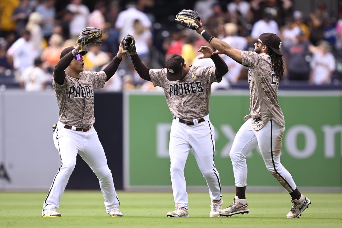 Padres hang on for win over White Sox