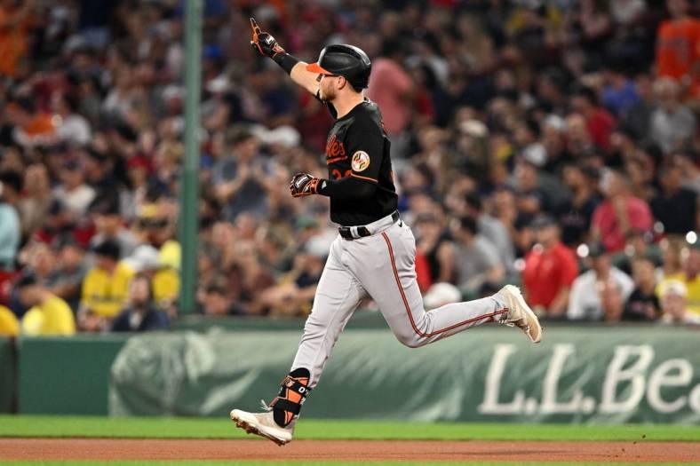 Orioles homer 3 times, beat Red Sox 4-0