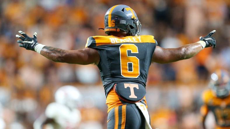 Sep 9, 2023; Knoxville, Tennessee, USA; Tennessee Volunteers linebacker Aaron Beasley (6) celebrates a play against the Austin Peay Governors during the second half at Neyland Stadium. Mandatory Credit: Randy Sartin-USA TODAY Sports