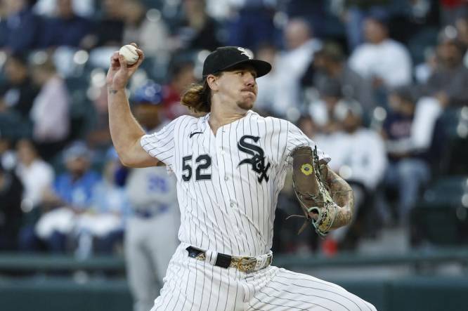 Sep 13, 2023; Chicago, Illinois, USA; Chicago White Sox starting pitcher Mike Clevinger (52) delivers a pitch against the Kansas City Royals during the first inning at Guaranteed Rate Field. Mandatory Credit: Kamil Krzaczynski-USA TODAY Sports