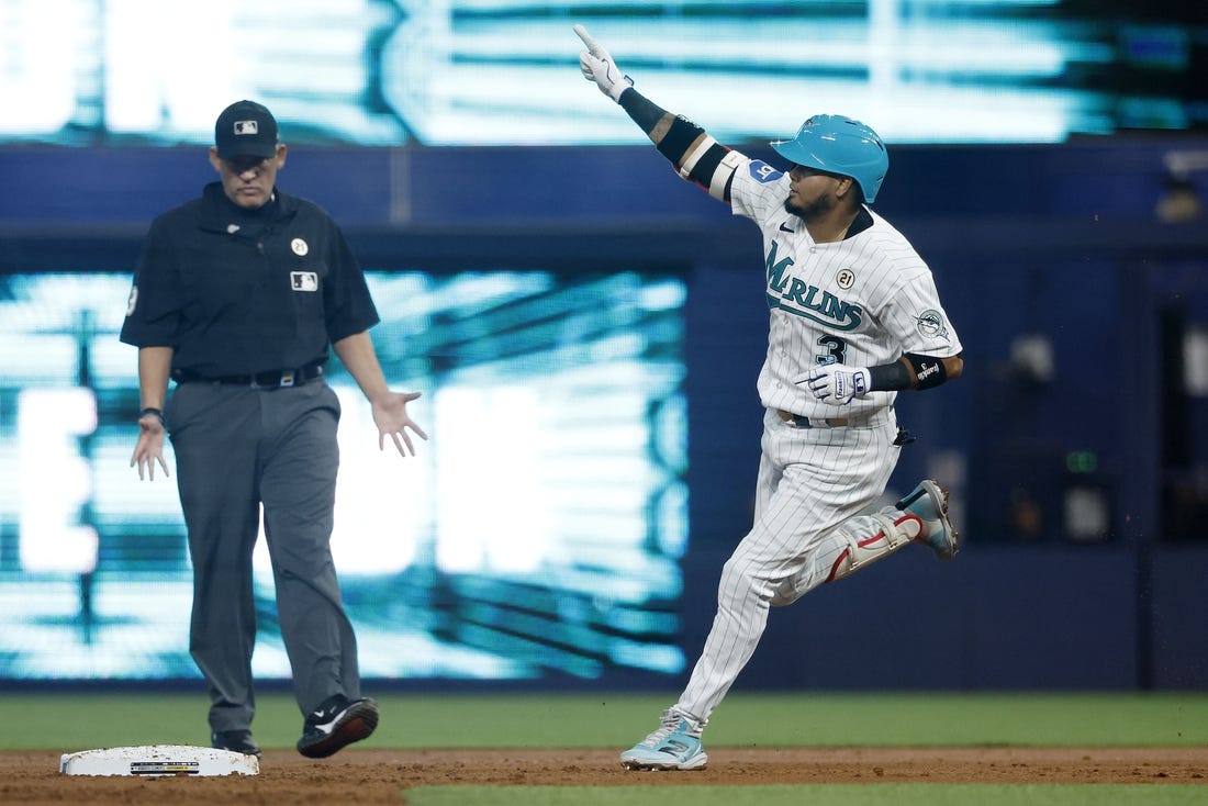 Acuña and Albies hit consecutive HRs in Braves' win over Marlins; Arraez  average dips to .388