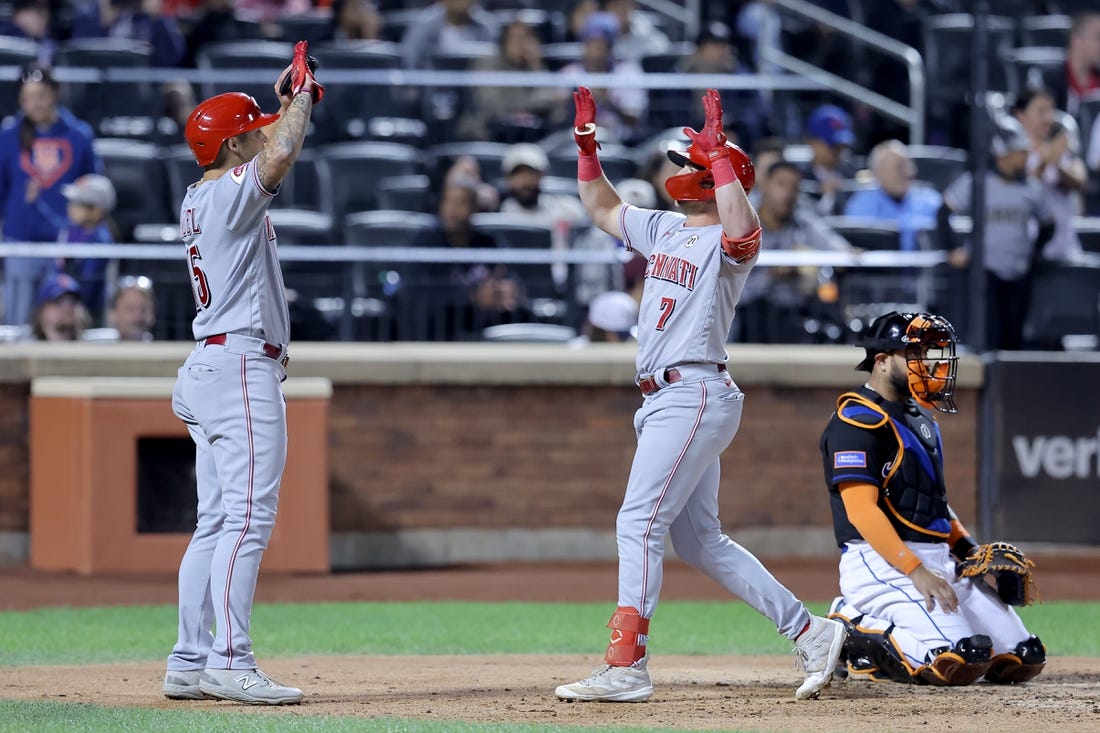 Reds beat Mets 5-3, keep pace in wild-card race