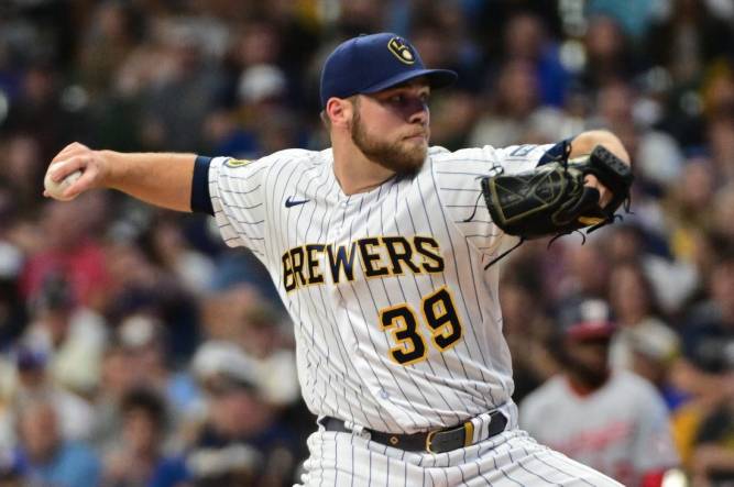 Corbin Burnes ends strong 2022 season in Brewers' finale