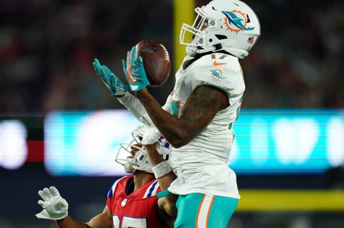 Dolphins' Jaylen Waddle in concussion protocol following hit vs. Patriots