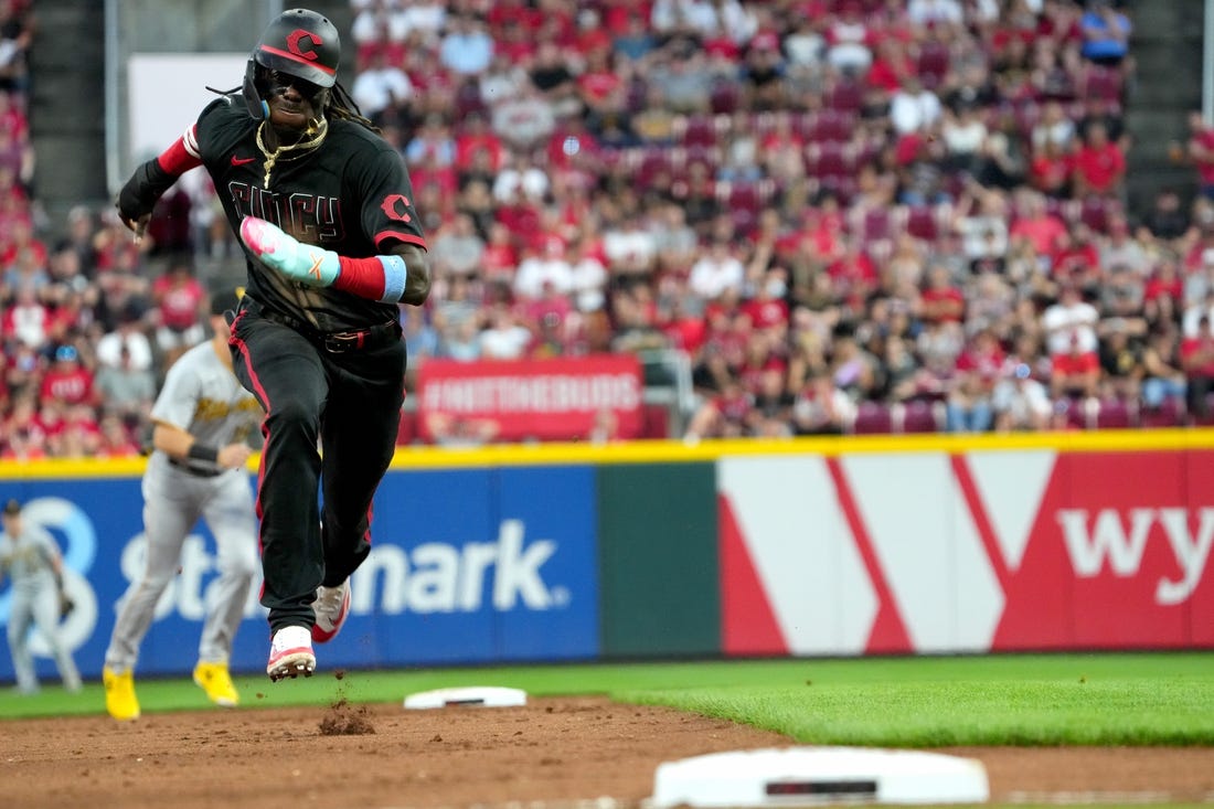 Suárez, Votto homer to help Reds beat Pirates 7-4