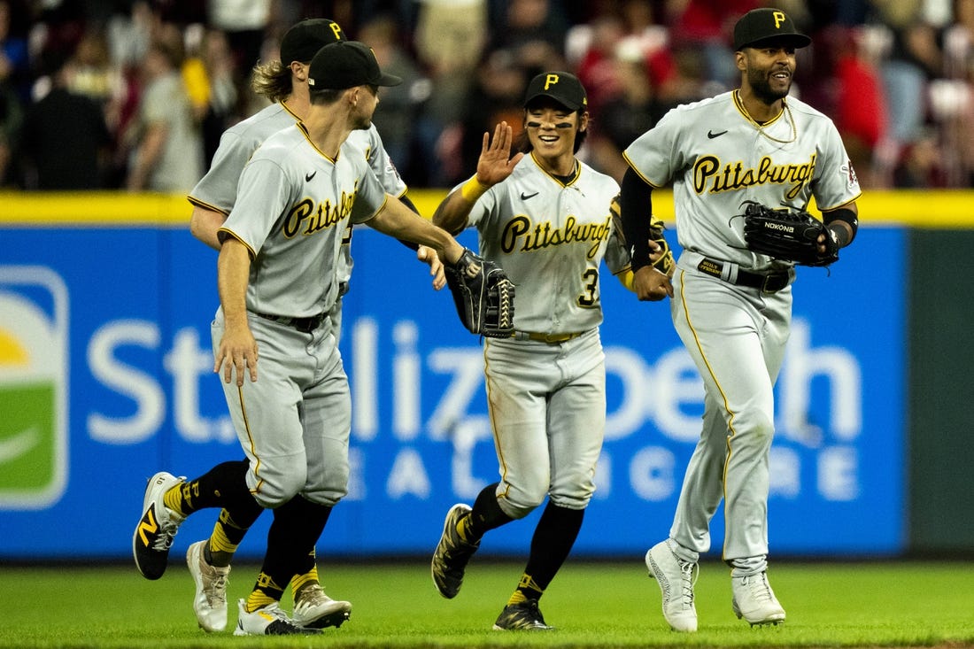 Reynolds' four hits power Pirates to 8-6 win over Reds