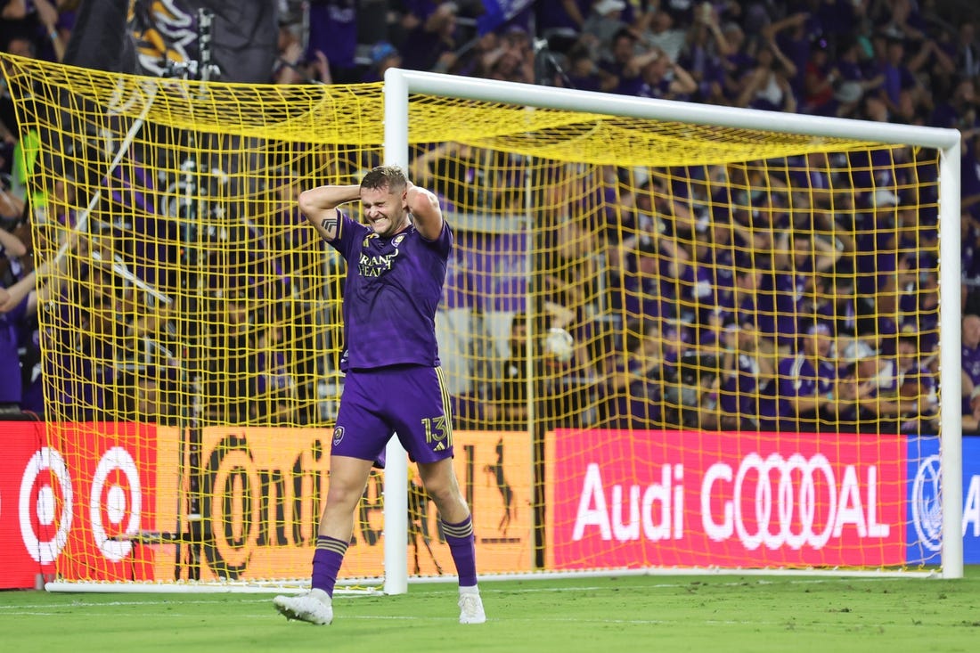 Atlanta United clinches playoff spot with 4-1 win over CF Montreal