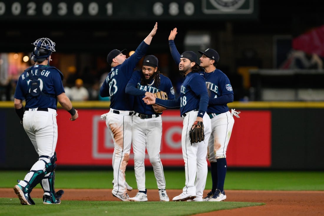 Mariners pound Astros