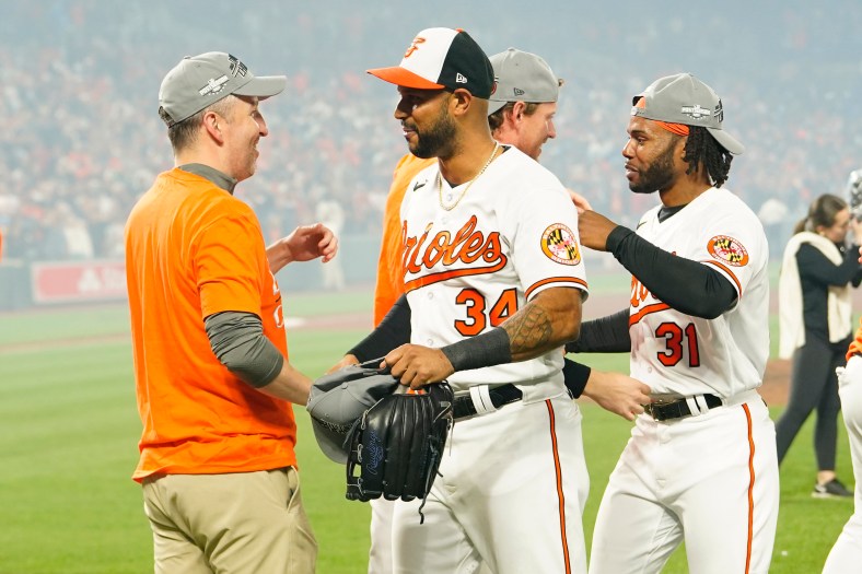 Orioles win division for 1st time since 2014, clinch AL's top seed
