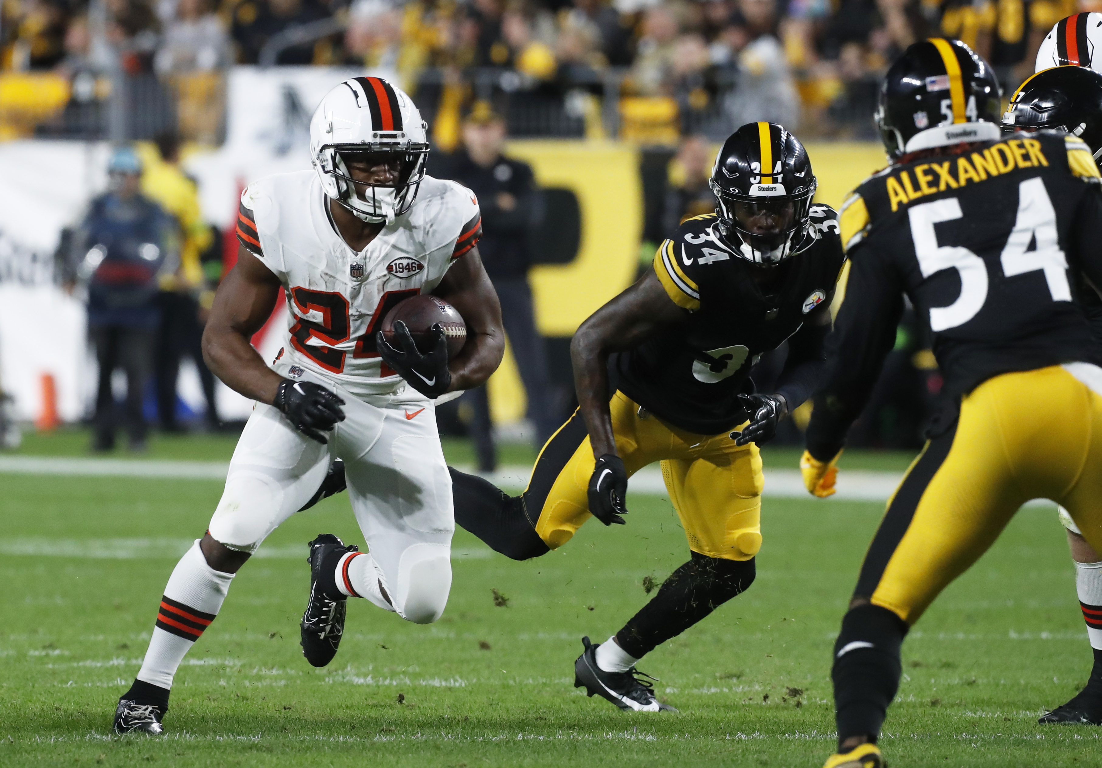 Nick Chubb serious knee injury vs. Steelers (no replay shown) :  r/georgiabulldogs