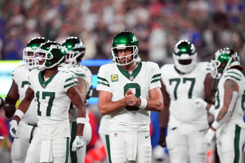 Monday Night Football] Aaron Rodgers in the legacy Jets uniform : nyjets