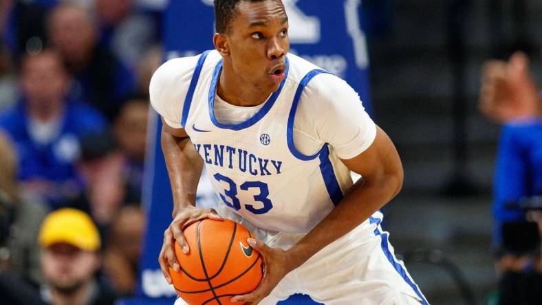 Nov 23, 2022; Lexington, Kentucky, USA; Kentucky Wildcats forward Ugonna Onyenso (33) handles the ball during the second half against the North Florida Ospreys at Rupp Arena at Central Bank Center. Mandatory Credit: Jordan Prather-USA TODAY Sports