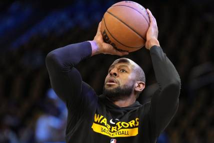 Dec 25, 2022; San Francisco, California, USA; Golden State Warriors forward Andre Iguodala (9) warms up before the game against the Memphis Grizzlies at Chase Center. Mandatory Credit: Darren Yamashita-USA TODAY Sports