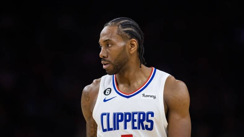 Apr 9, 2023; Phoenix, Arizona, USA; Los Angeles Clippers forward Kawhi Leonard (2) against the Phoenix Suns at Footprint Center. Mandatory Credit: Mark J. Rebilas-USA TODAY Sports