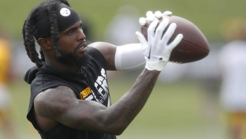 Jul 27, 2023; Latrobe, PA, USA;  Pittsburgh Steelers wide receiver Diontae Johnson (18) participates in drills during training camp at Saint Vincent College. Mandatory Credit: Charles LeClaire-USA TODAY Sports