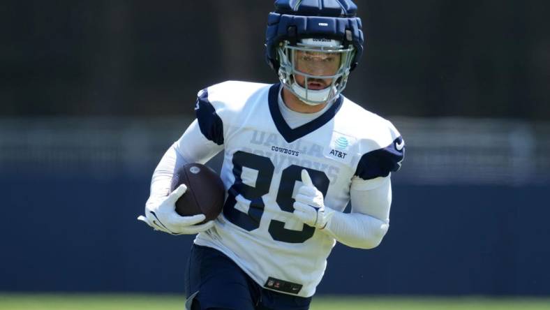 Jul 29, 2023; Oxnard, CA, USA; Dallas Cowboys tight end Peyton Hendershot (89) wears a Guardian helmet cap during training camp at the River Ridge Fields. Mandatory Credit: Kirby Lee-USA TODAY Sports