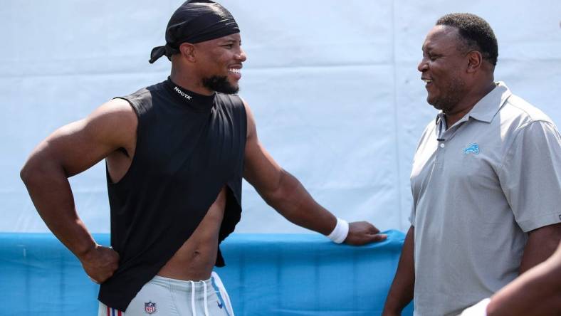 New York Giants running back Saquon Barkley talks to Lions legend Barry Sanders after the joint practice at Detroit Lions headquarters and training facility in Allen Park on Tuesday, August 8, 2023.