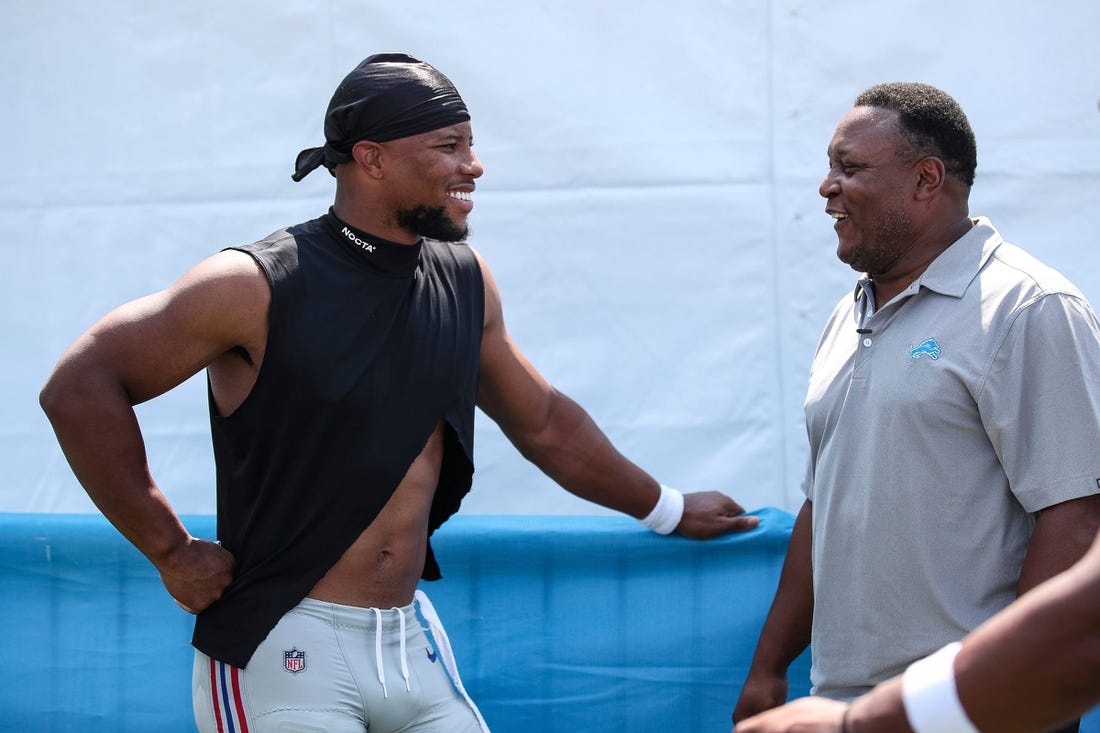 New York Giants running back Saquon Barkley talks to Lions legend Barry Sanders after the joint practice at Detroit Lions headquarters and training facility in Allen Park on Tuesday, August 8, 2023.