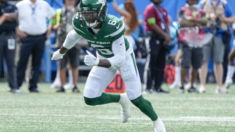 Aug 12, 2023; Charlotte, North Carolina, USA; New York Jets wide receiver Mecole Hardman Jr. (6) starts his route during the first quarter against the Carolina Panthers at Bank of America Stadium. Mandatory Credit: Jim Dedmon-USA TODAY Sports