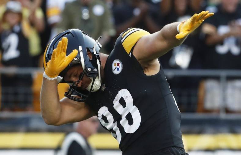 Aug 19, 2023; Pittsburgh, Pennsylvania, USA; Pittsburgh Steelers tight end Pat Freiermuth (88) celebrates his 25-yard touchdown reception against the Buffalo Bills during the first quarter at Acrisure Stadium. Mandatory Credit: Charles LeClaire-USA TODAY Sports