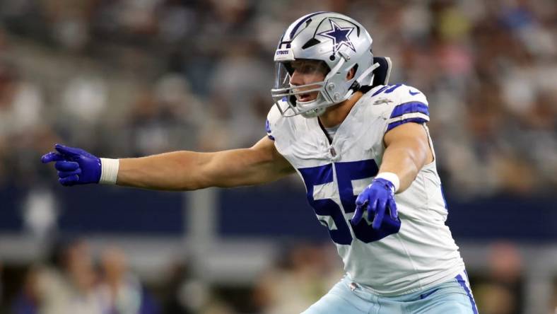 Sep 17, 2023; Arlington, Texas, USA; Dallas Cowboys linebacker Leighton Vander Esch (55) calls a defensive play in the third quarter against the New York Jets at AT&T Stadium. Mandatory Credit: Tim Heitman-USA TODAY Sports