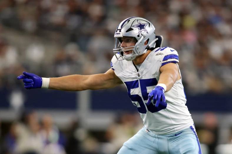 Sep 17, 2023; Arlington, Texas, USA; Dallas Cowboys linebacker Leighton Vander Esch (55) calls a defensive play in the third quarter against the New York Jets at AT&T Stadium. Mandatory Credit: Tim Heitman-USA TODAY Sports