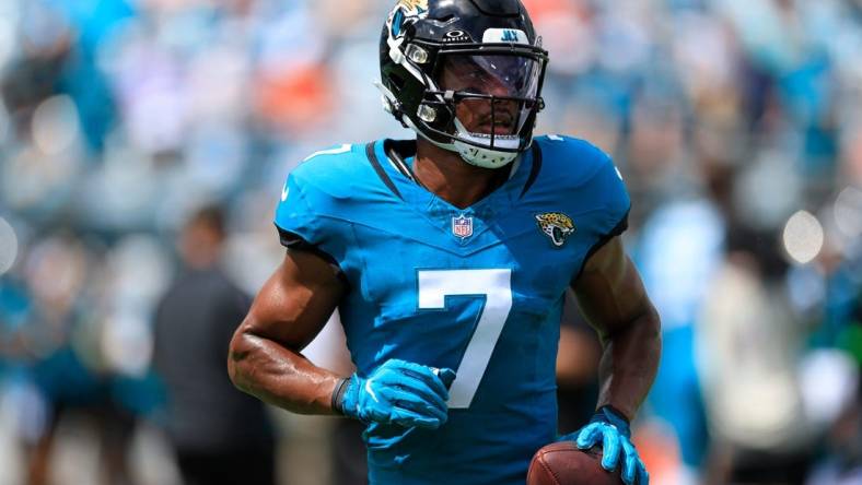 Jacksonville Jaguars wide receiver Zay Jones (7) runs to the sideline before a NFL football game Sunday, Sept. 17, 2023 at EverBank Stadium in Jacksonville, Fla. The Kansas City Chiefs defeated the Jacksonville Jaguars 17-9. [Corey Perrine/Florida Times-Union]