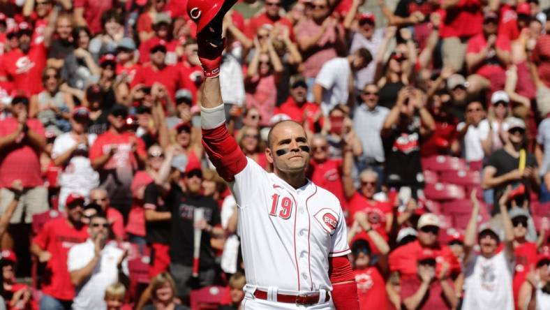 Sep 24, 2023; Cincinnati, Ohio, USA; Cincinnati Reds first baseman Joey Votto (19) acknowledges the crowd before his first at bat in the second inning against the Pittsburgh Pirates at Great American Ball Park. Mandatory Credit: David Kohl-USA TODAY Sports