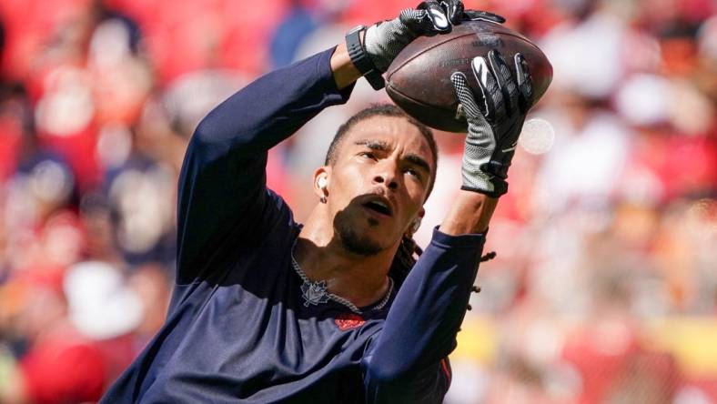 Sep 24, 2023; Kansas City, Missouri, USA; Chicago Bears wide receiver Chase Claypool (10) warms up against the Kansas City Chiefs prior to a game at GEHA Field at Arrowhead Stadium. Mandatory Credit: Denny Medley-USA TODAY Sports