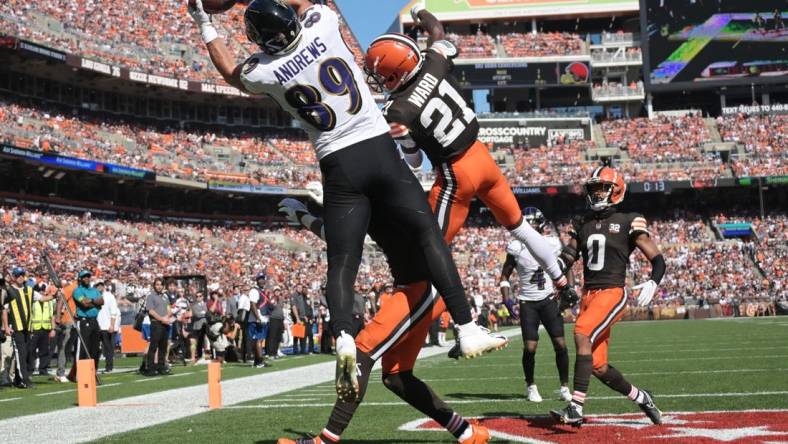 Oct 1, 2023; Cleveland, Ohio, USA; Baltimore Ravens tight end Mark Andrews (89) catches a touchdown as Cleveland Browns cornerback Denzel Ward (21) and safety Juan Thornhill (1) and cornerback Greg Newsome II (0) defend and during the first half at Cleveland Browns Stadium. Mandatory Credit: Ken Blaze-USA TODAY Sports