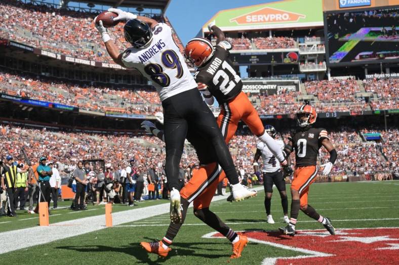 Baltimore Ravens cornerback Brandon Stephens (21) reacts to a deflected  pass during the first half of